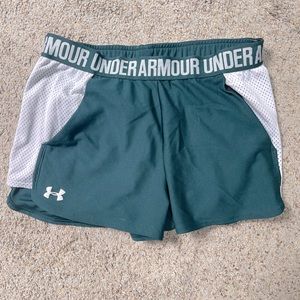 Under Armour Large training shorts with pockets